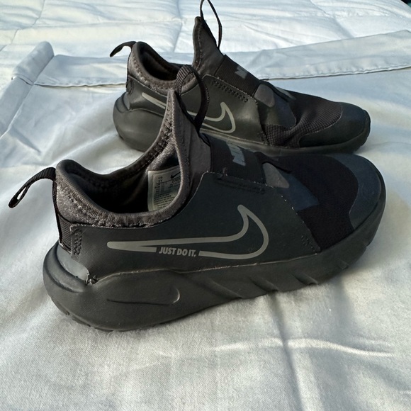 Nike Flex Runner 2 Slip-On Sneaker - Picture 2 of 8